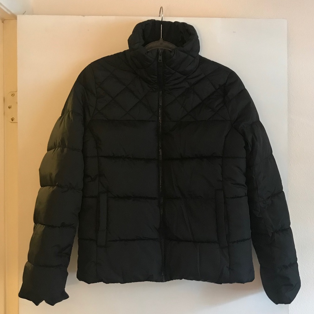 Old Navy Puffer Jacket-reposhing b/c it’s too small for my arms. Great condition